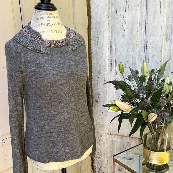 ANTHROPOLOGIE, KNITTED AND KNOTTED GRAY BEADED SWEATER.  Size S - Picture 8 of 8